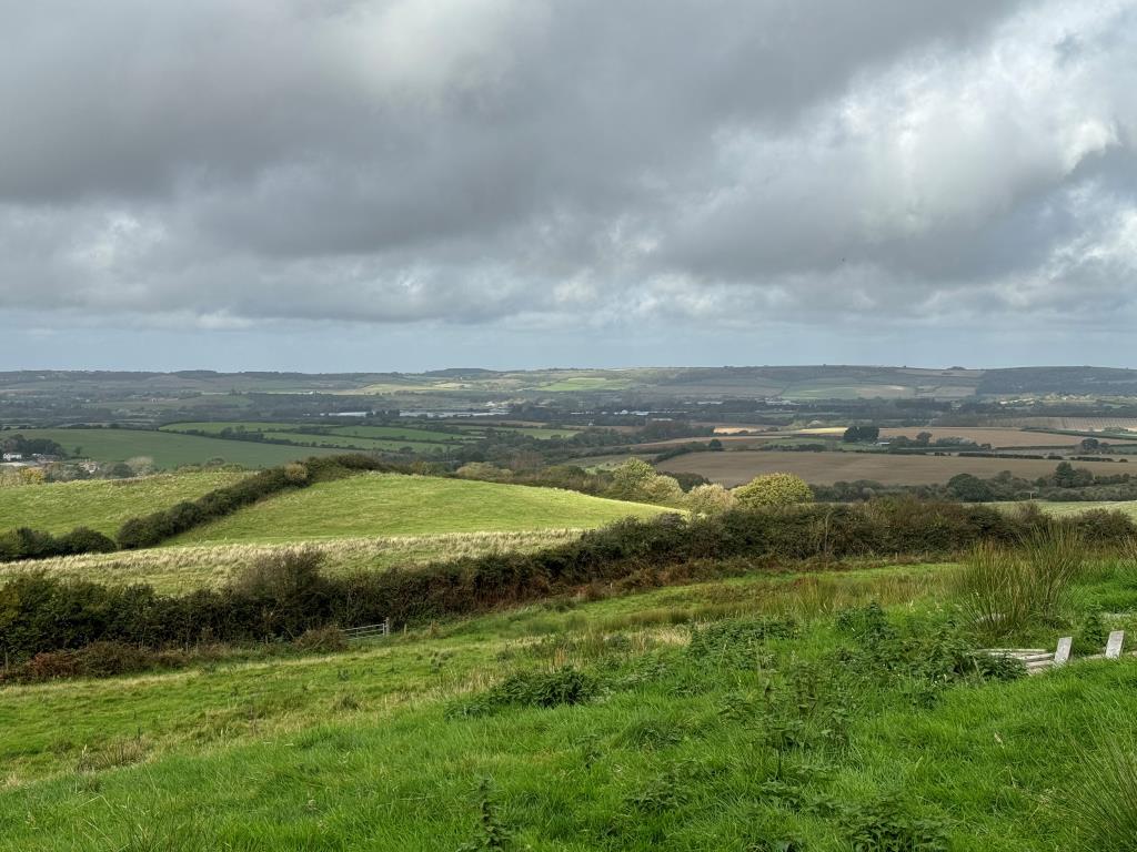 Lot: 89 - BARN AND 5.91 ACRES OF GRAZING IN AN ELEVATED LOCATION WITH VIEWS - View of the Isle of Wight